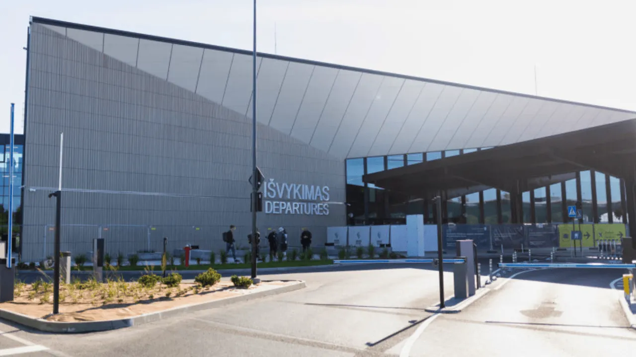 VİLNİUS HAVALİMANI KAÇAK SİGARA TAŞIYAN BALONLAR NEDENİYLE 9. KEZ KAPATILDI