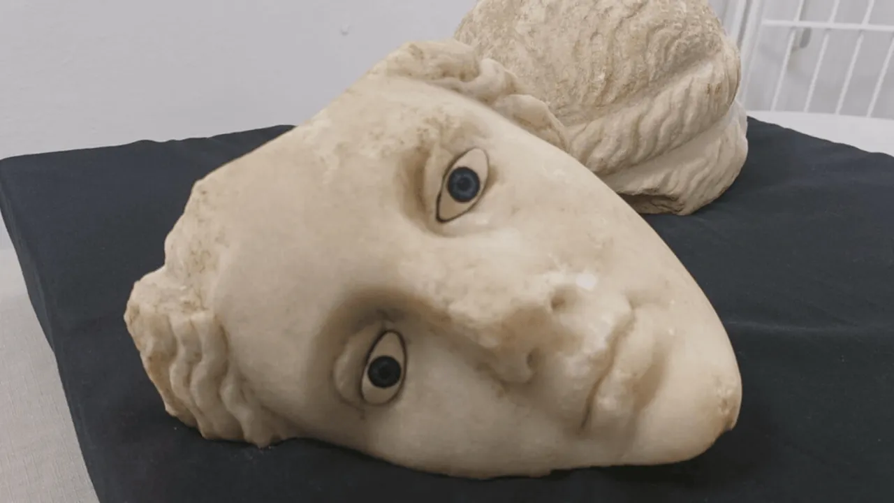 METROPOLİS'TE 2 BİN 200 YILLIK TANRIÇA BAŞI BULUNDU