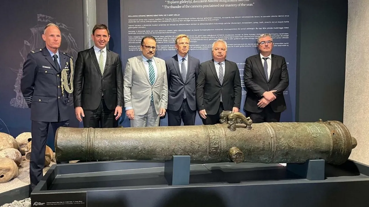 ALİAĞA’DAKİ YOLCU GEMİSİNDE 17. YÜZYILA AİT BRONZ TOP BULUNDU