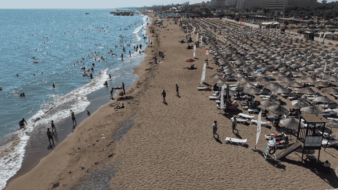 ANTALYA EKİM AYINDA ZİRVE YAPTI: 10 AYDA 16 MİLYON TURİSTİ AŞTI