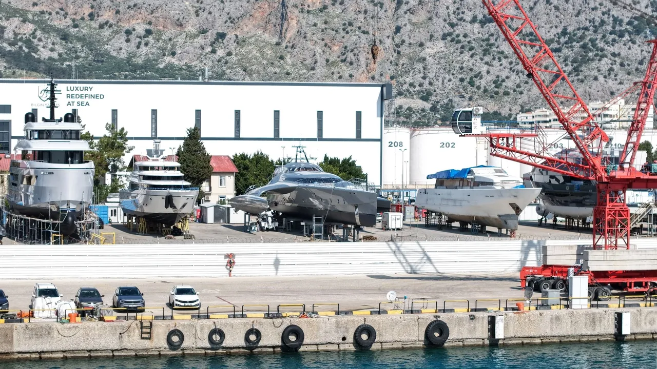 UZAY MEKİĞİNİ ANDIRAN GALAXY TEKNELER ANTALYA’DA