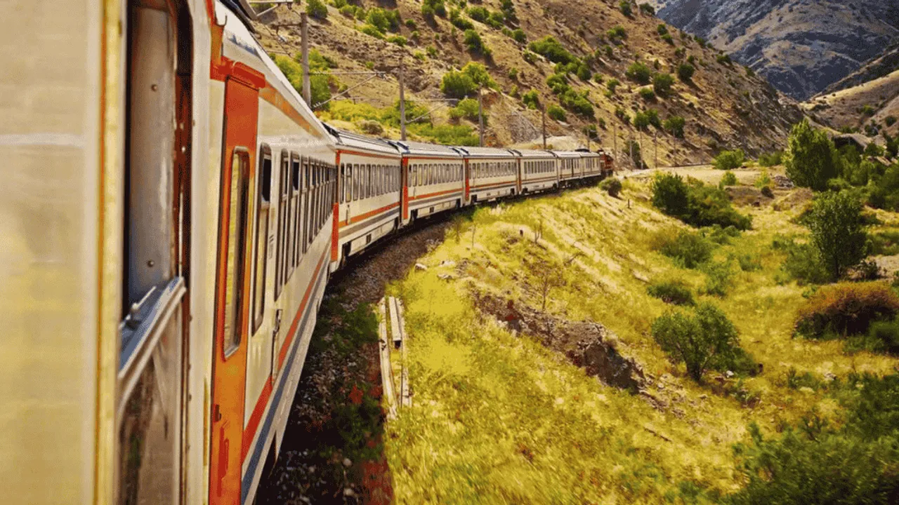 TURİSTİK DOĞU EKSPRESİ SEFERLERİ BAŞLIYOR