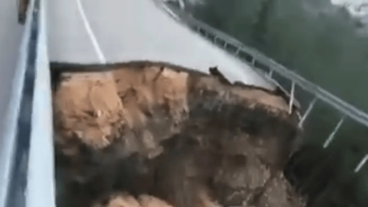 KUMLUCA–KEMER ARASINDA HEYELAN ANA KARA YOLUNU ÇÖKERTTİ