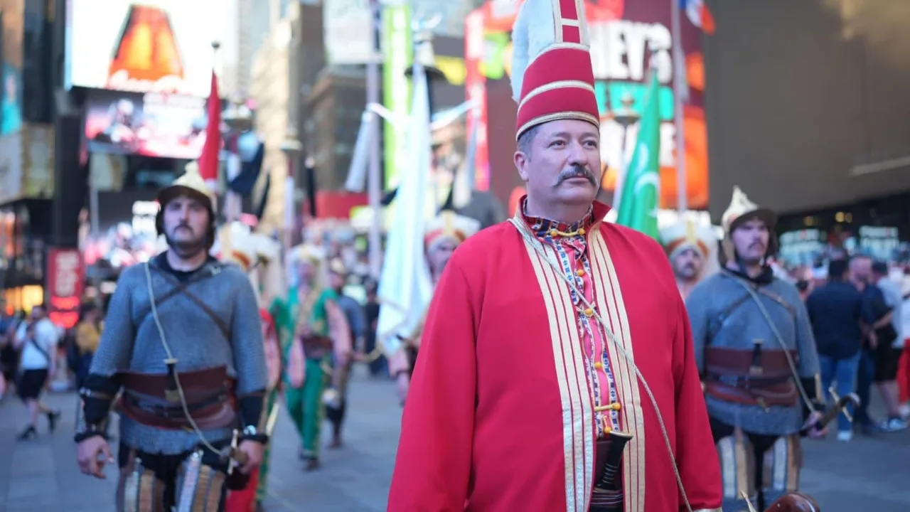 MEHTER MARŞLARI NEW YORK TIMES MEYDANI’NDA YANKILANDI
