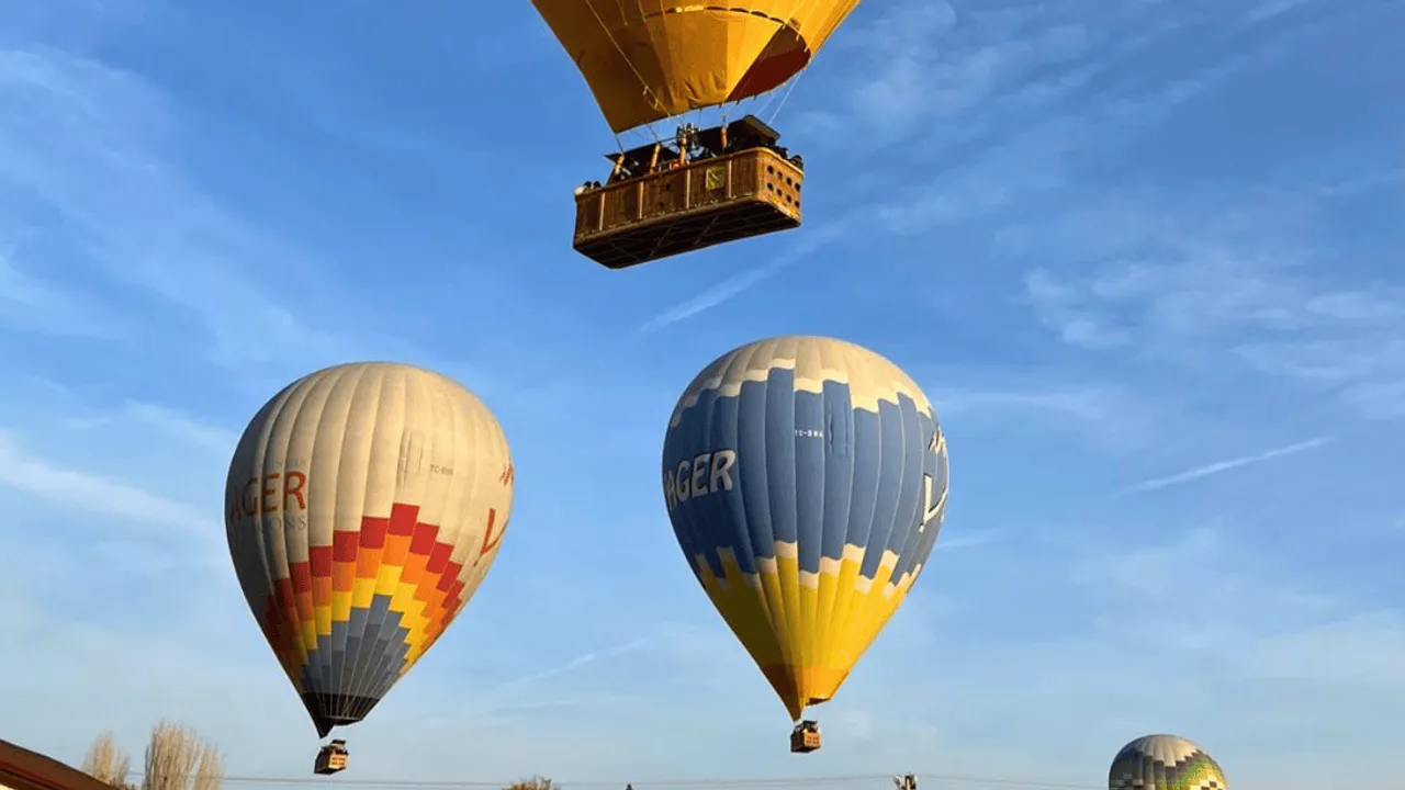 KAPADOKYA’DA 24 KASIM’A ÖZEL: ÖĞRETMENLER GÖKYÜZÜNE YÜKSELDİ