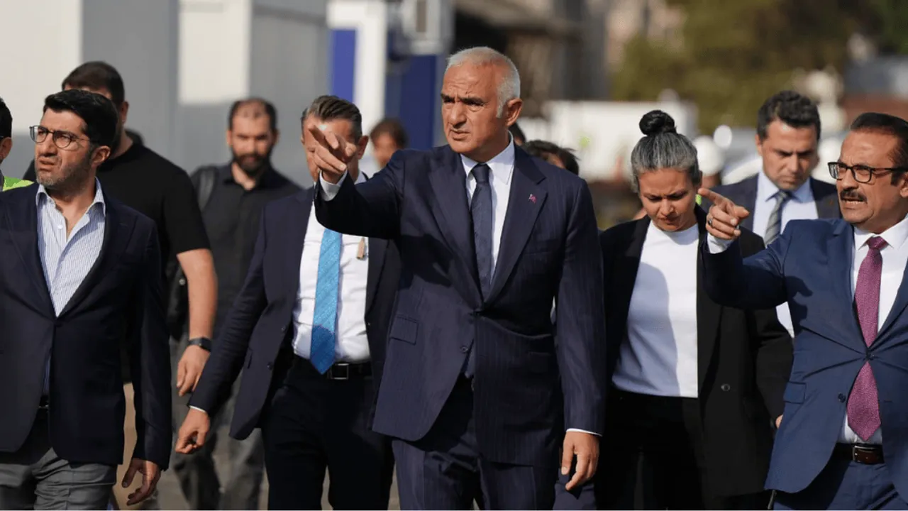 BAKAN ERSOY: SİRKECİ GARI OTEL YA DA AVM OLMAYACAK