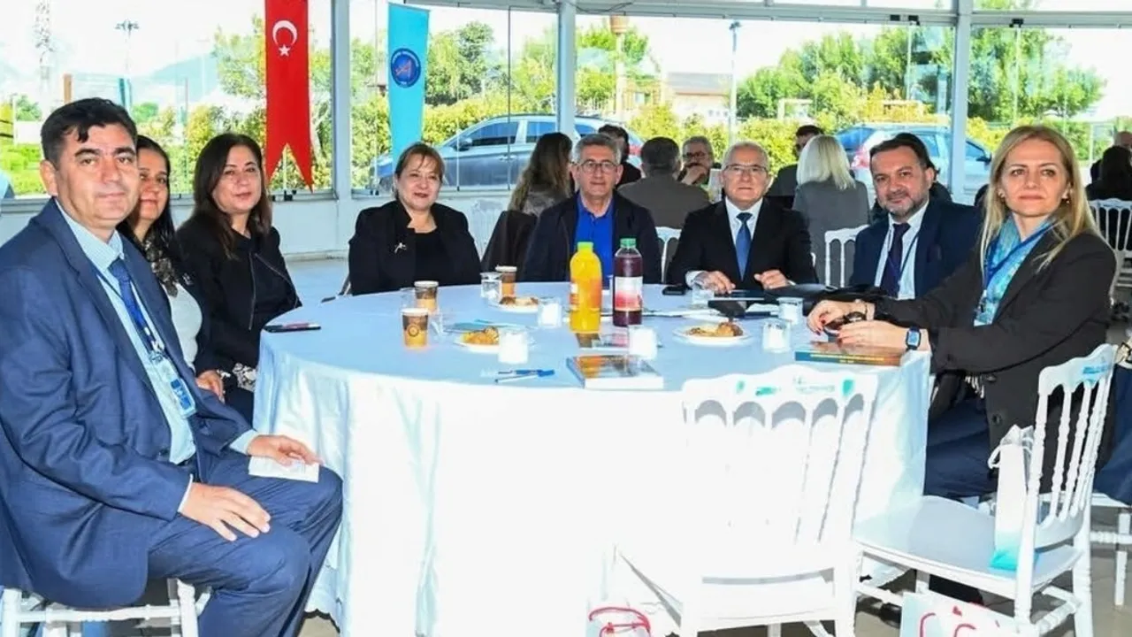 KUMLUCA’DA TURİZMİN GELECEĞİ MASAYA YATIRILDI