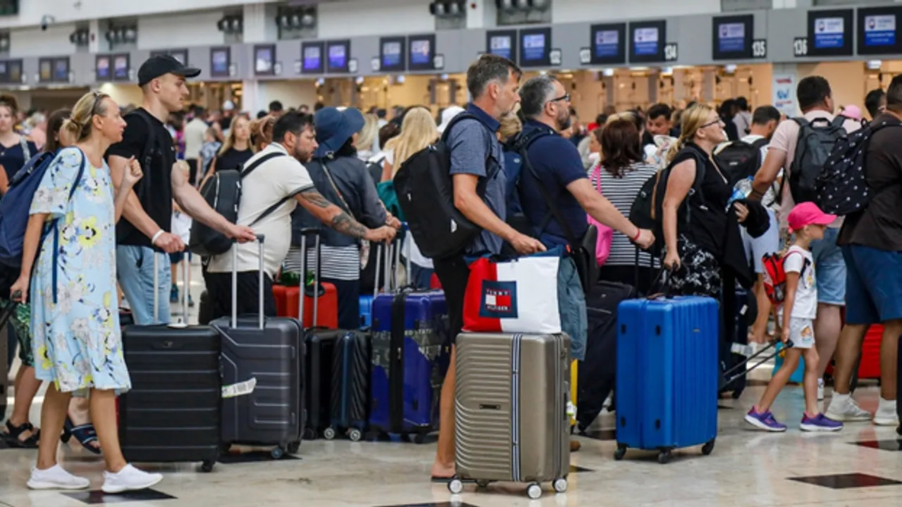 ANTALYA'DA YABANCI TURİST SAYISI 16 MİLYONU GEÇTİ